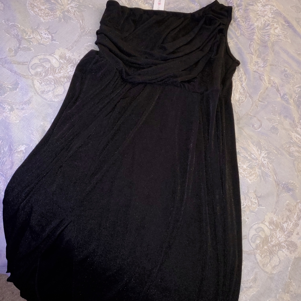 Long sleeveless dress